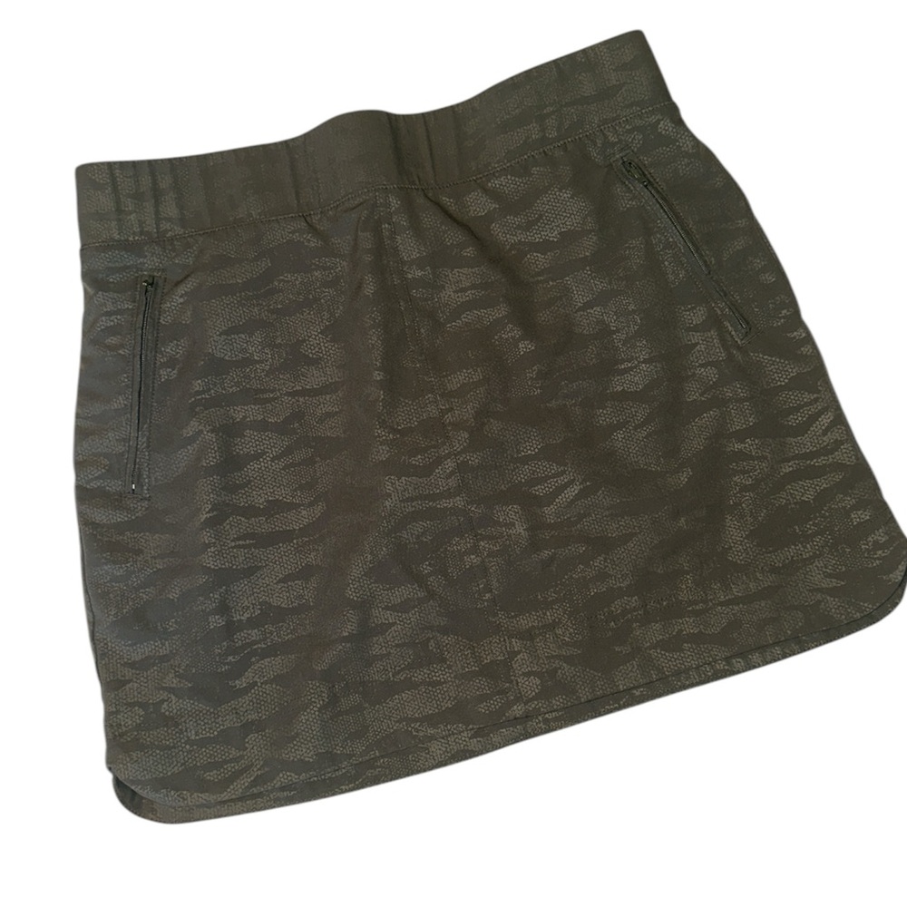 Orvis Women's Size Medium Embossed Pull-On Travel Skort - Picture 2 of 5